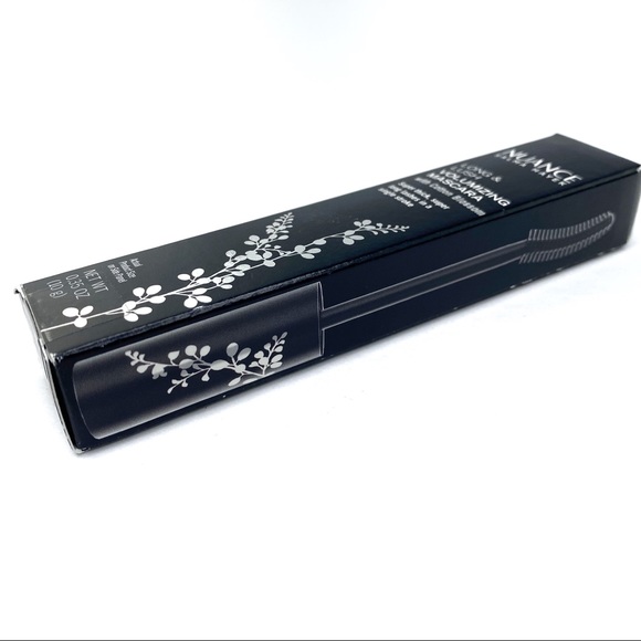 Salma Hayek Volumizing Mascara Deep Black 875 - Picture 2 of 5